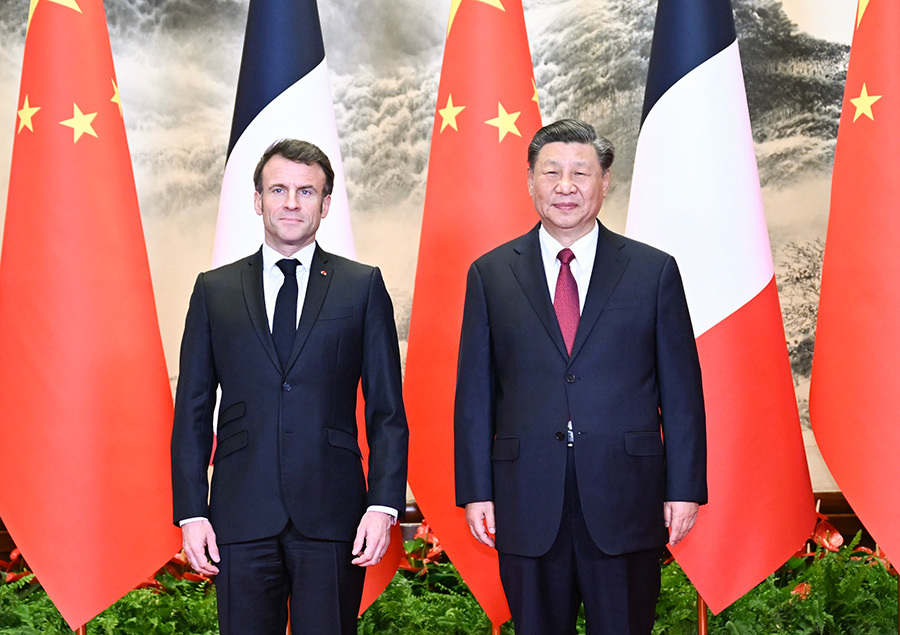 2023年4月6日，国家主席习近平在北京人民大会堂同来华进行国事访问的法国总统马克龙举行会谈。新华社记者 谢环驰 摄