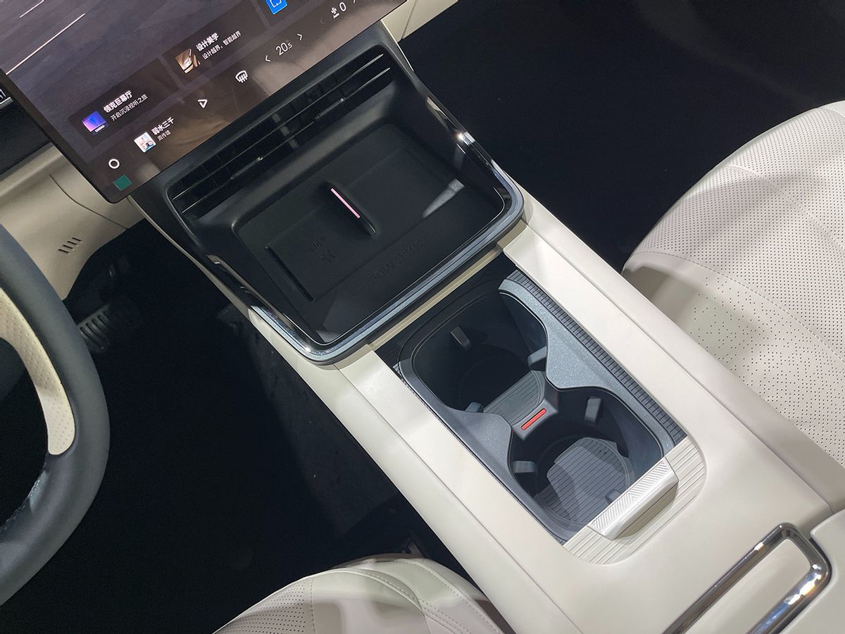 领克07实拍:预售18万元起,驼背车顶有争议,TA和海豹DM-i选谁?