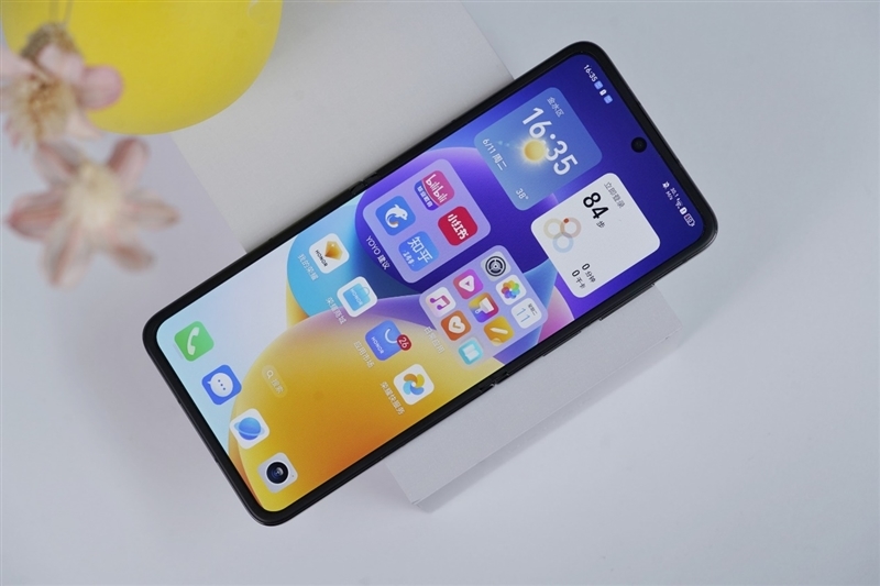 荣耀首款小折叠!荣耀Magic V Flip评测:4英寸超大外屏我能玩一天