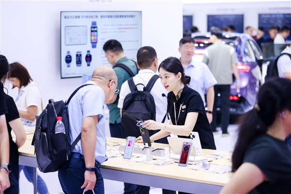 户外出行神器!华为Pura 70系列亮相中国移动大会 双星通信技术引关注