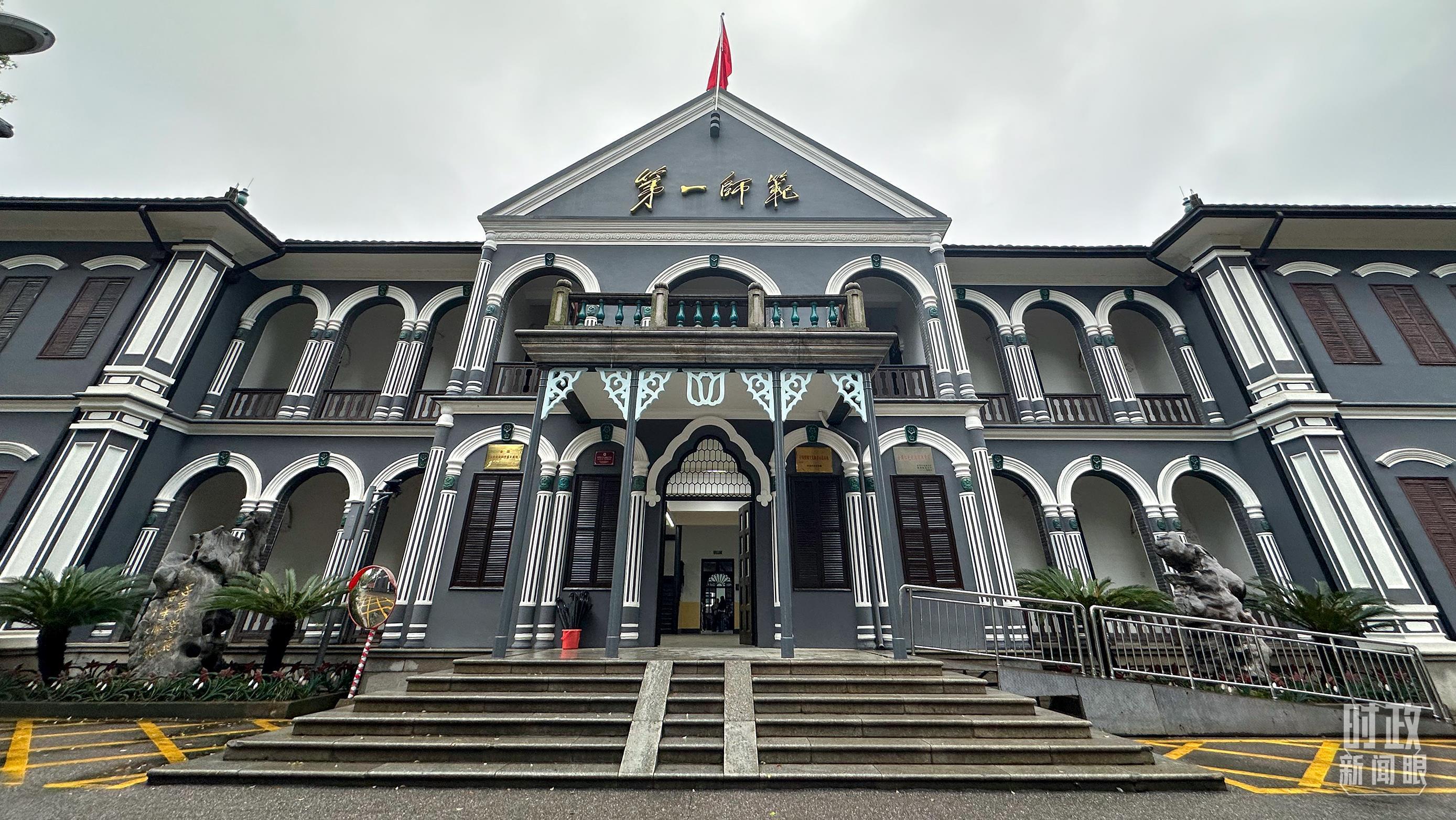 △2024年3月，习近平来到湖南第一师范学院（城南书院校区）考察。当时他说，国家要强大，必须办好教育。（总台央视记者覃思拍摄）