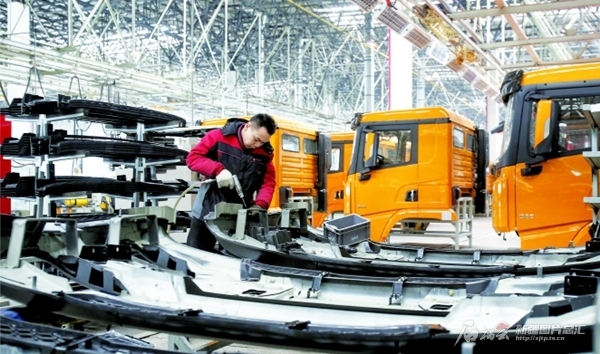 不负春光天山南北奏响奋进曲