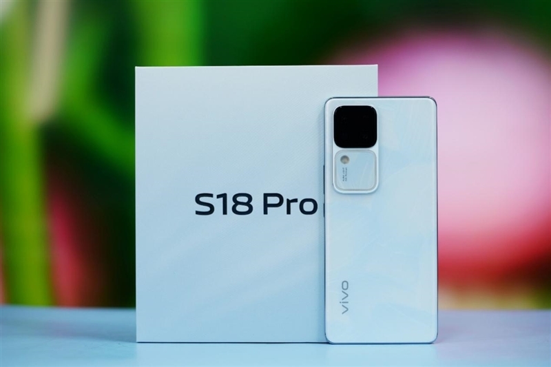 打破人像手机性能边界!vivo S18 Pro评测:不仅拍人好 玩游戏更出色