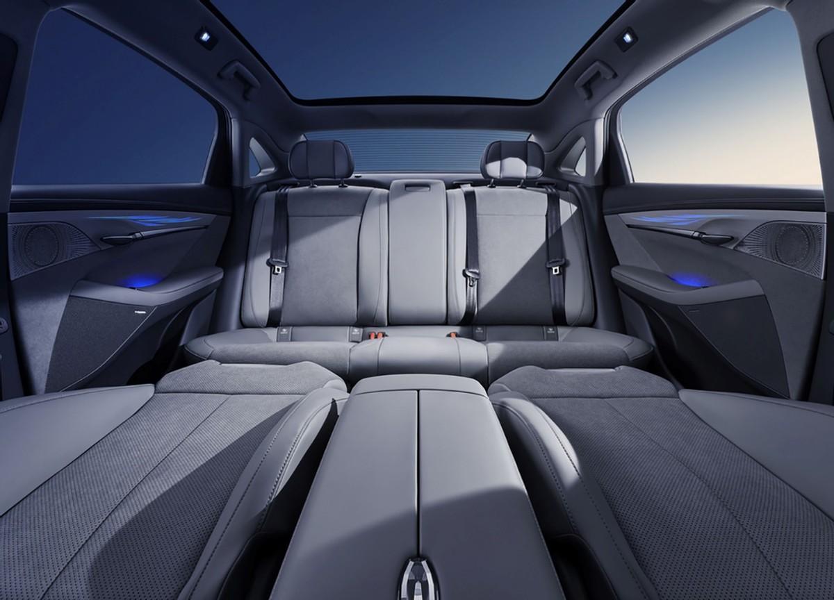 插混依然是主流 岚图追光PHEV对比汉DM-p 谁才是“混动之王”?