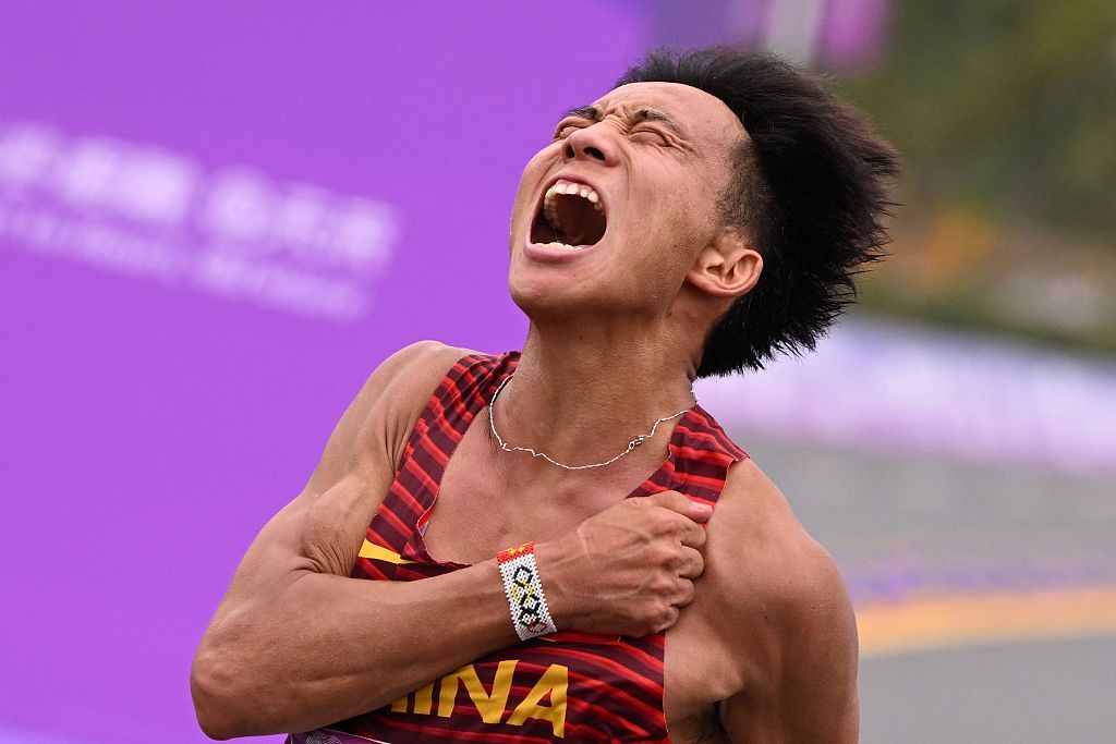 月跑1000km、扛住5小时时差，他跑成了中国第一人