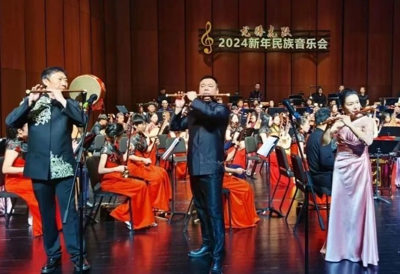 省歌舞剧院、黑龙江省艺术职业学院在哈尔滨大剧院演出《龙腾虎跃2024新年民族音乐会》