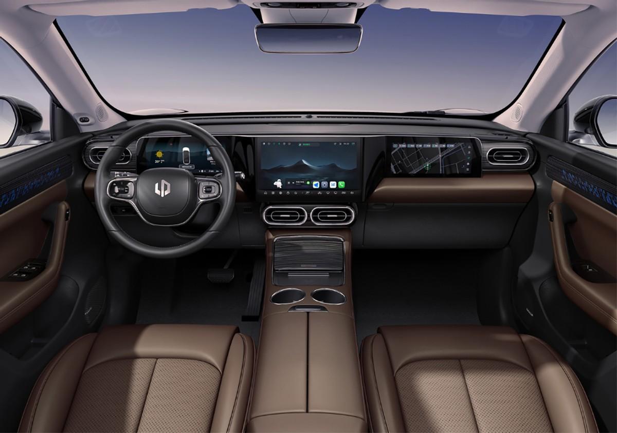 背着大电池的混动SUV:纯电续航超300km,能加油,主打一车两用