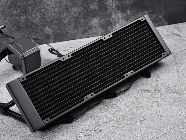 九州风神冰暴360水冷散热器评测:自带屏幕的散热高手