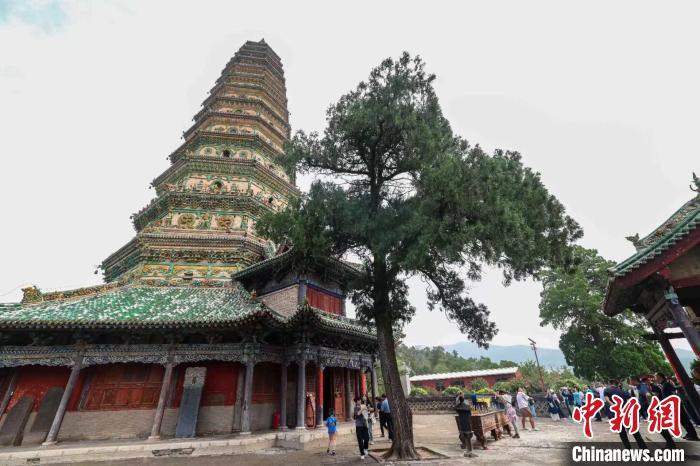 9月11日，海内外20余家媒体代表参访洪洞广胜寺。武俊杰 摄