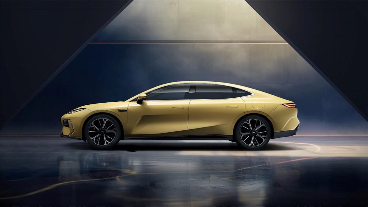 现在纯电轿车都这么卷了? 银河E8还不到20万 比星纪元ES划算