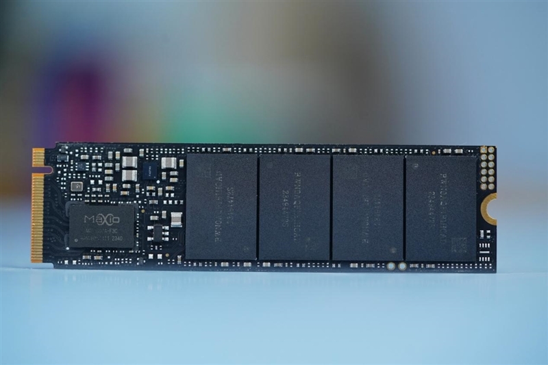 读取速度超7300MB/s!佰维 NV7200 2TB SSD评测:不可思议的低温