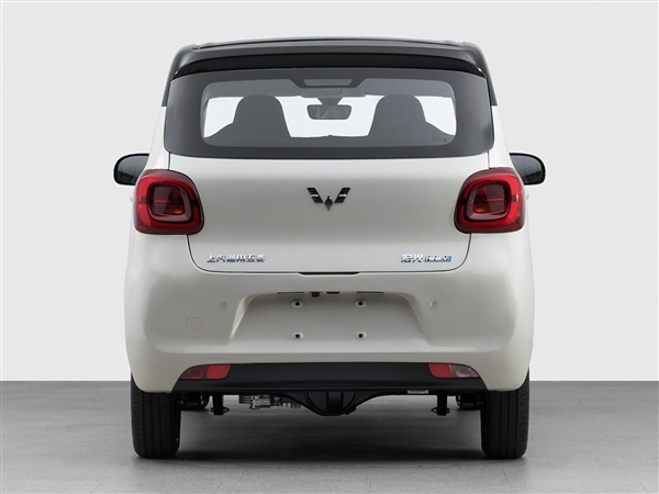 全新五菱宏光MINI EV亮相:圆头圆脑 女车主秒种草