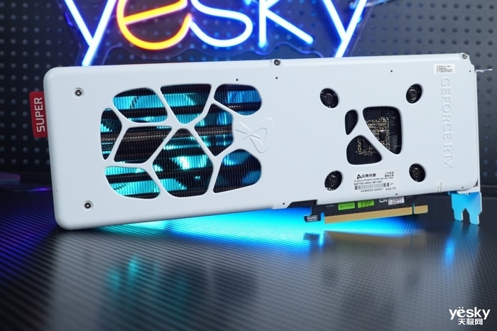 精准的加减法 AX电竞叛客GeForce RTX 4070 Ti SUPER X3W MAX评测