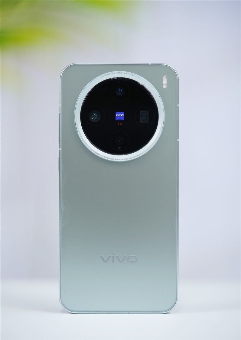 年度超强小直屏，vivo小屏旗舰X200 Pro mini评测