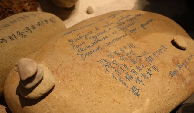 ▲ “国际儿童诗歌海滩计划”,邱志杰,2023-2024