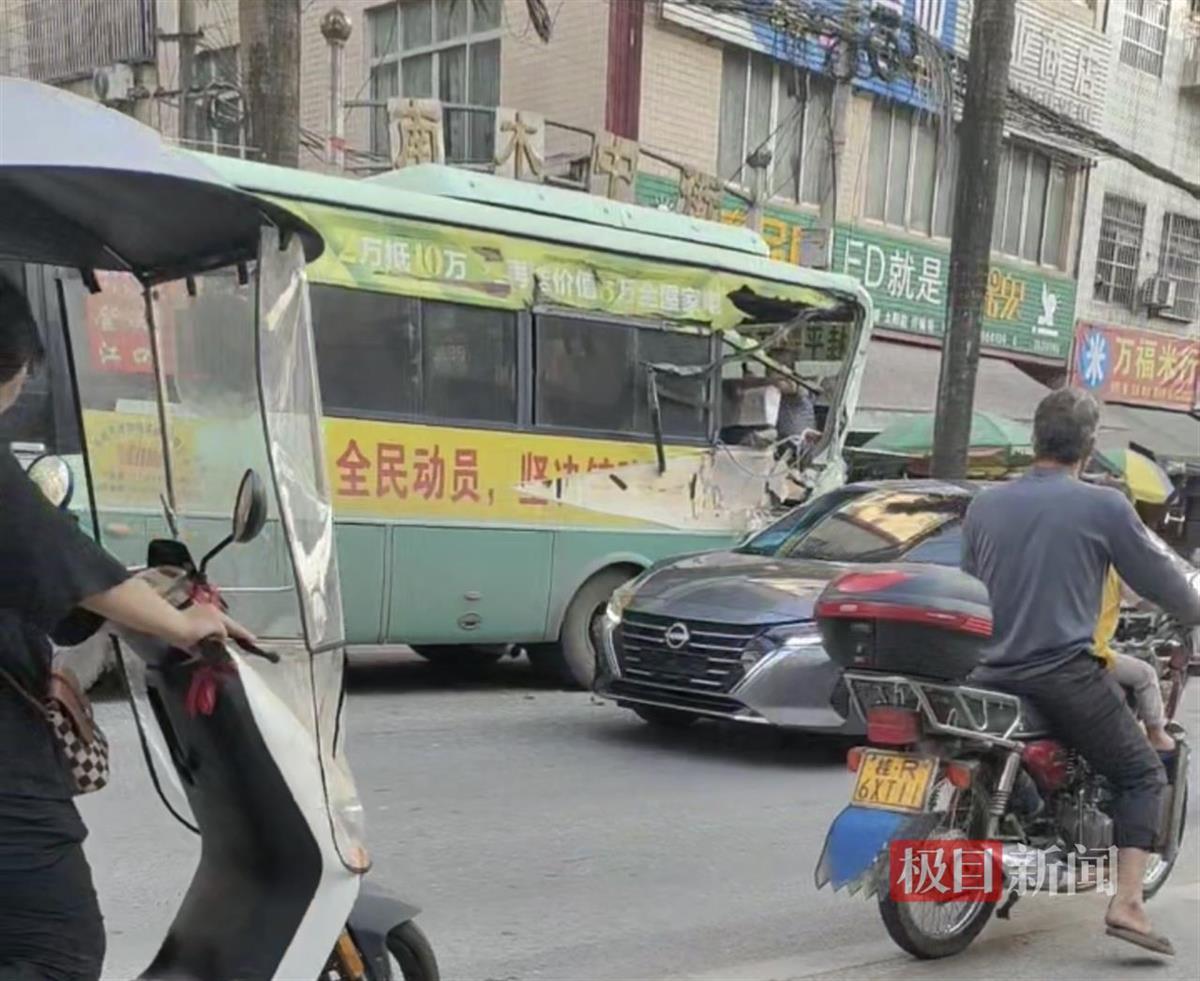 广西货车连撞多车，一辆大巴受损严重，医院：接到一具遗体