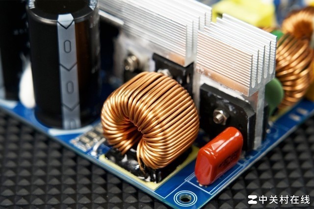 【有料评测】百盛高能XG850电源评测 极致性价比真白金国货