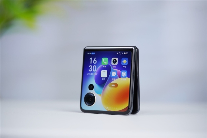 荣耀首款小折叠!荣耀Magic V Flip评测:4英寸超大外屏我能玩一天