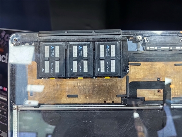 揭秘全球首个固态主动散热AirJet:区区2.5mm/8g!风扇热管都洗洗睡吧