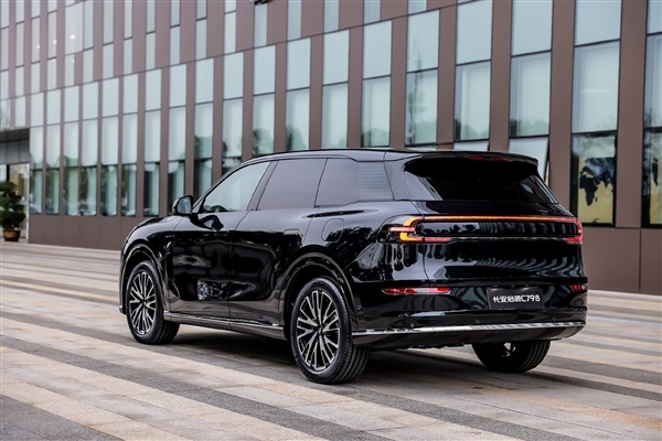 竞争理想L6 长安启源C798实车首亮相:全黑化就是帅