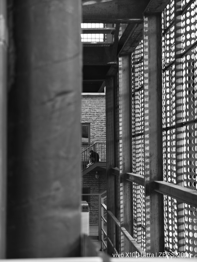 黑白摄影的魅力再现 vivo X100 Ultra人文街拍体验分享