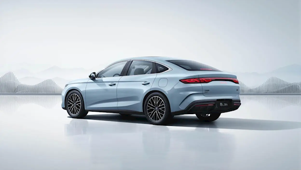 搭载第五代DM-i混动系统!比亚迪秦L DM-i亮相:预计售价12万起