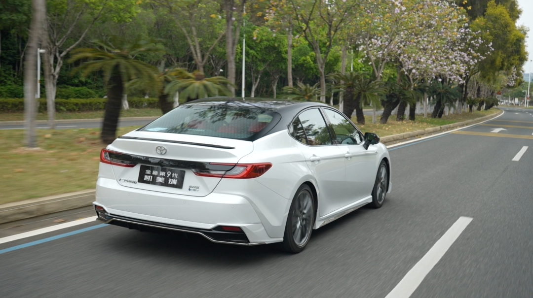 智能电混双擎太省了 第九代凯美瑞换代感拉满