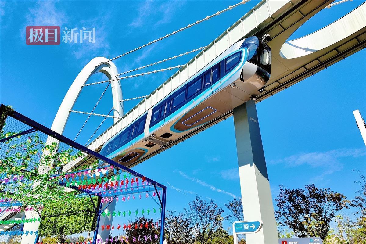 致敬新时代·寻味武汉⑪|光谷空轨10米高处悬着跑，市民游客270°观景10公里