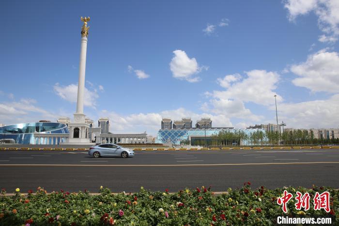 当地时间7月1日，干净整洁的哈萨克斯坦阿斯塔纳市区街道。　 中新社记者 单璐 摄