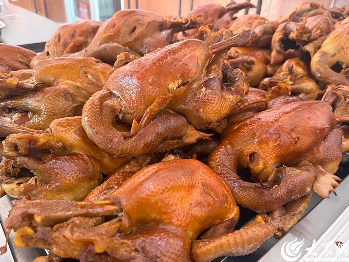 多彩非遗看东营史口烧鸡的制作技艺