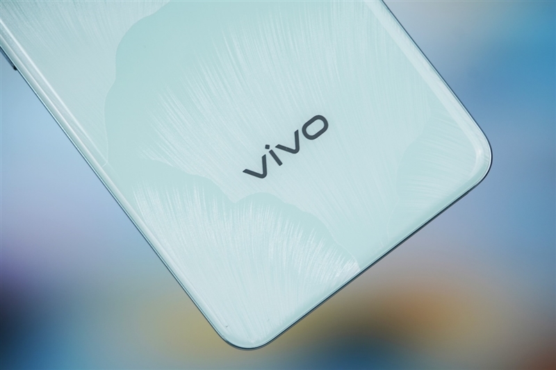 20小时续航惊东说念主！vivo Y300全面评测：馅大皮薄嗓门大的续航神机！