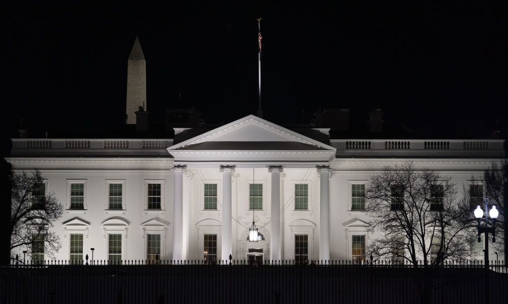 这是2022年2月21日在美国首都华盛顿拍摄的白宫。新华社记者刘杰摄