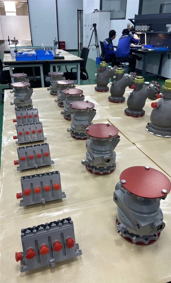 可复用!天兵科技天龙三号火箭110吨发动机校准试车成功:对标猎鹰九号