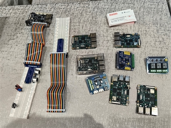 龙芯2K0300蜂鸟开发系统正式发布:巴掌大小 无限可能