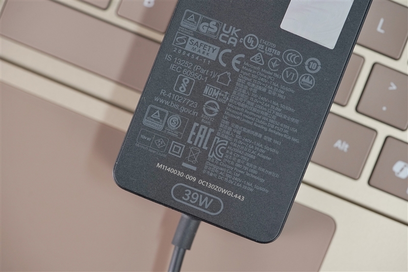 22小时续航!微软Surface Laptop 第7版评测:骁龙X Elite性能胜过同功耗的x86处理器