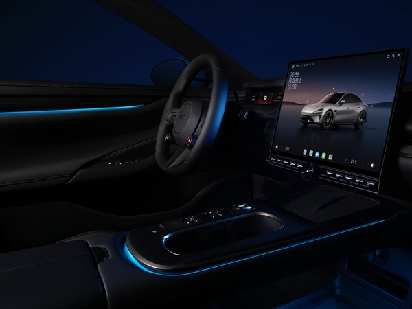 小米SU7内饰高清图公布!坚持保留物理按键 二排空间超宝马5系