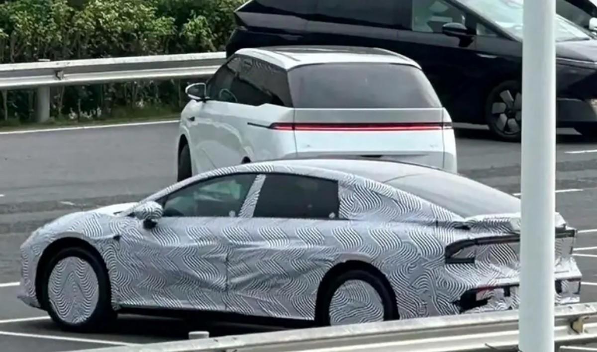 小鹏终于睡醒了 旗舰轿车P8年底上市 AI天玑系统+全国都能开的XNGP