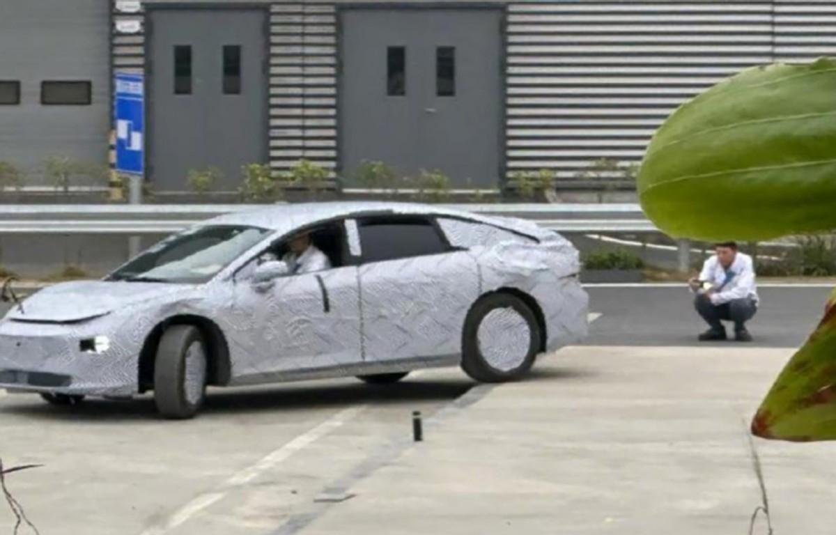 小鹏终于睡醒了 旗舰轿车P8年底上市 AI天玑系统+全国都能开的XNGP