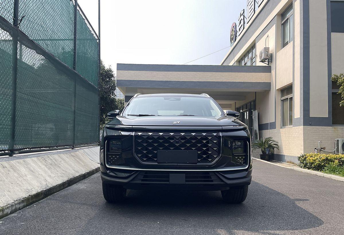 买不起理想L7可以看看TA,P2+P3双电机有创意,捷途山海L9实拍