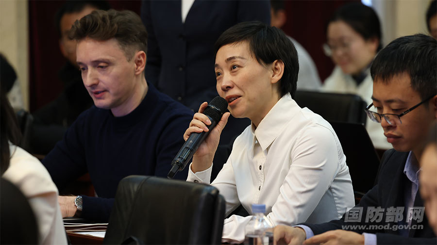 11月28日下午,国防部举行例行记者会,记者现场提问。张智程 摄