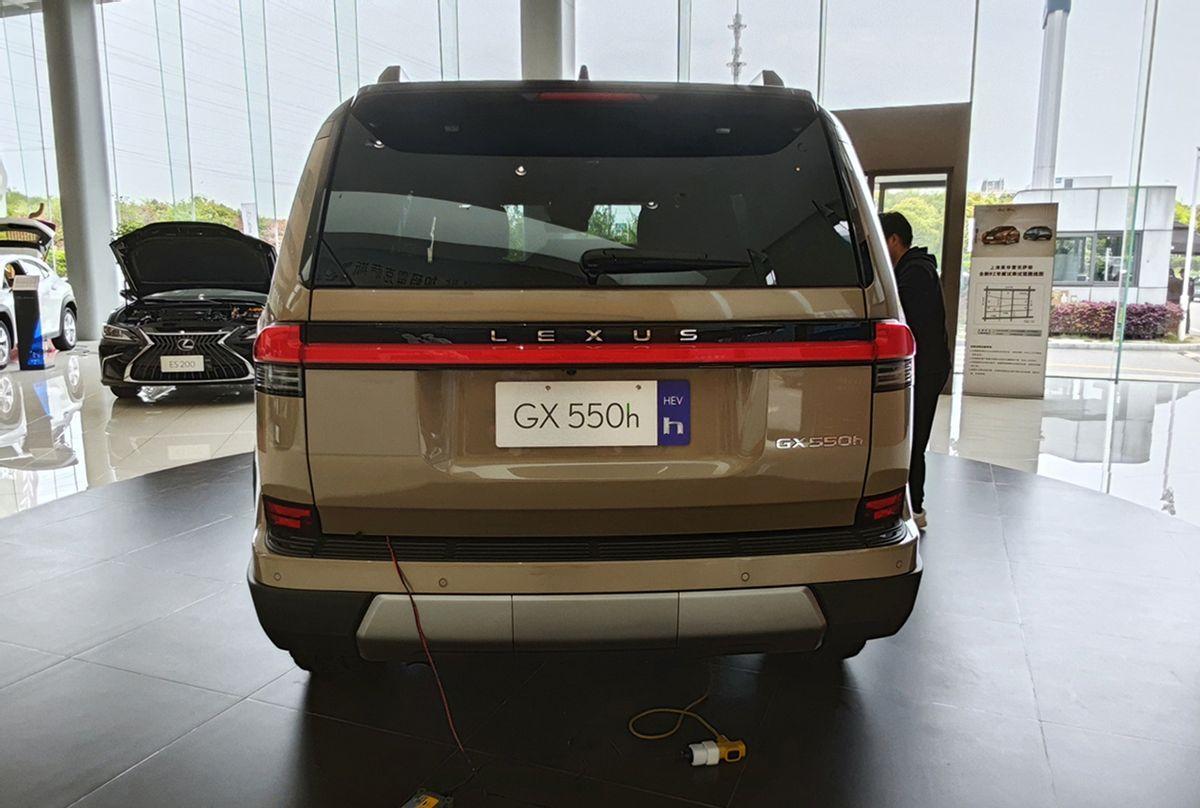 不要考虑比普拉多贵30多万值不值,大哥开心就好,雷克萨斯GX实拍