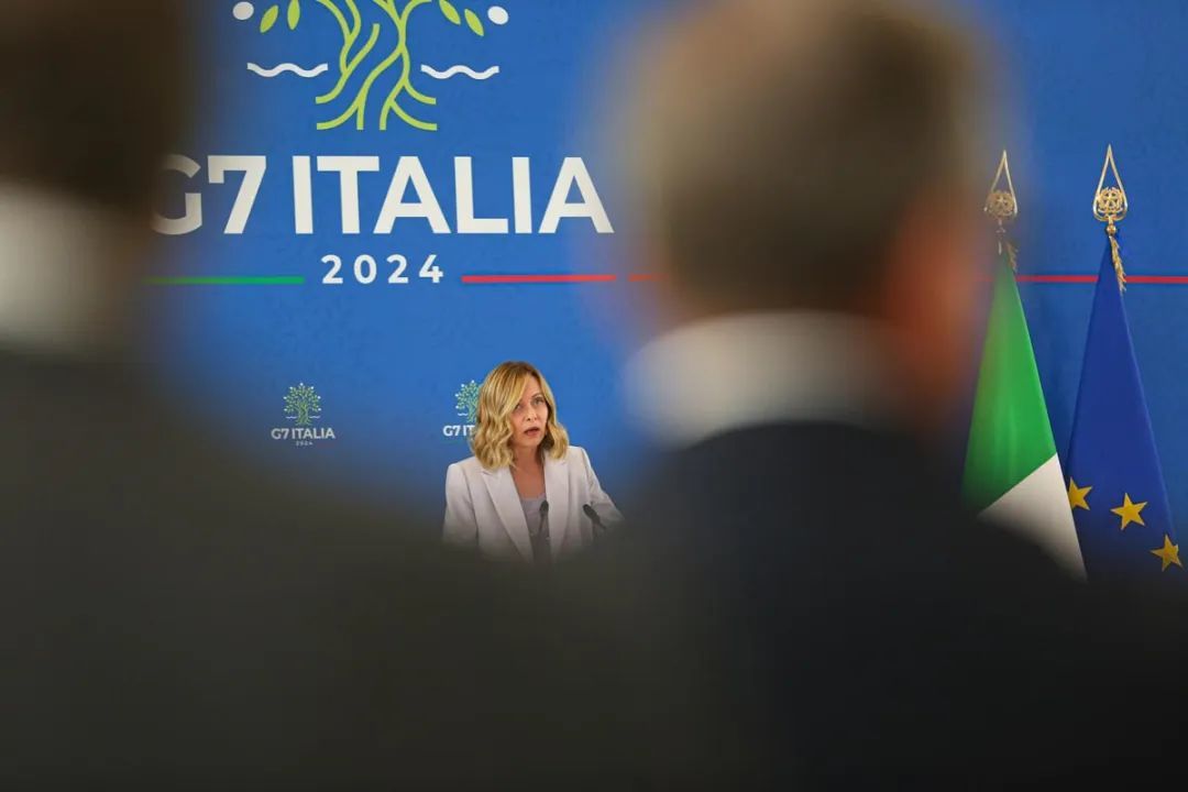 意大利总理梅洛尼在新闻发布会上。