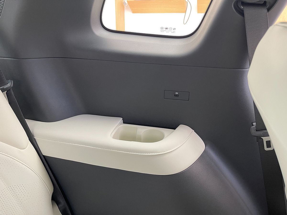 比理想L8便宜10万,也有冰箱彩电大沙发,东风eπ008实拍