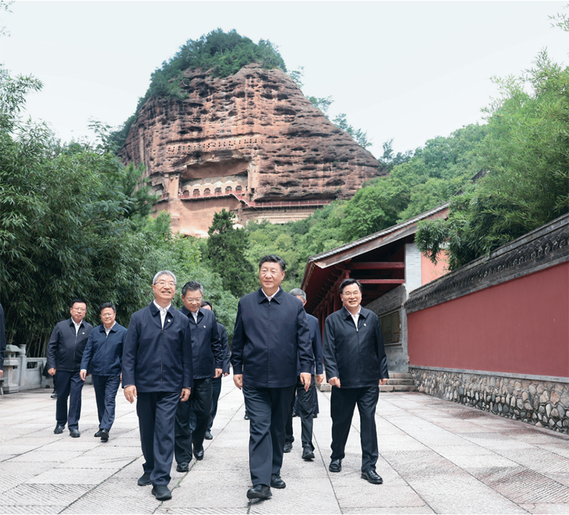 2024年9月10日至13日，中共中央总书记、国家主席、中央军委主席习近平在甘肃考察。这是11日上午，习近平在天水市麦积山石窟考察。 新华社记者 鞠鹏/摄