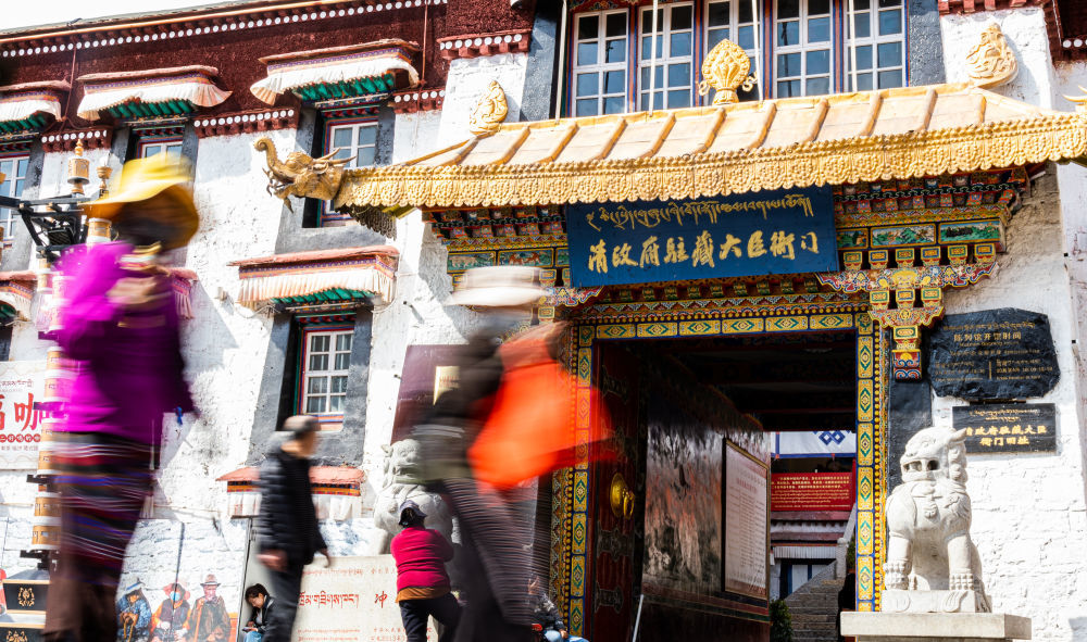 八廓街上的清政府驻藏大臣衙门旧址陈列馆。新华社记者 丁增尼达 摄