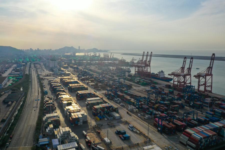 这是2023年5月9日拍摄的连云港港集装箱码头（无人机照片）。中哈连云港物流合作基地是“一带一路”倡议首个实体平台项目，成为哈萨克斯坦直抵太平洋的出海口。（新华社记者季春鹏摄）