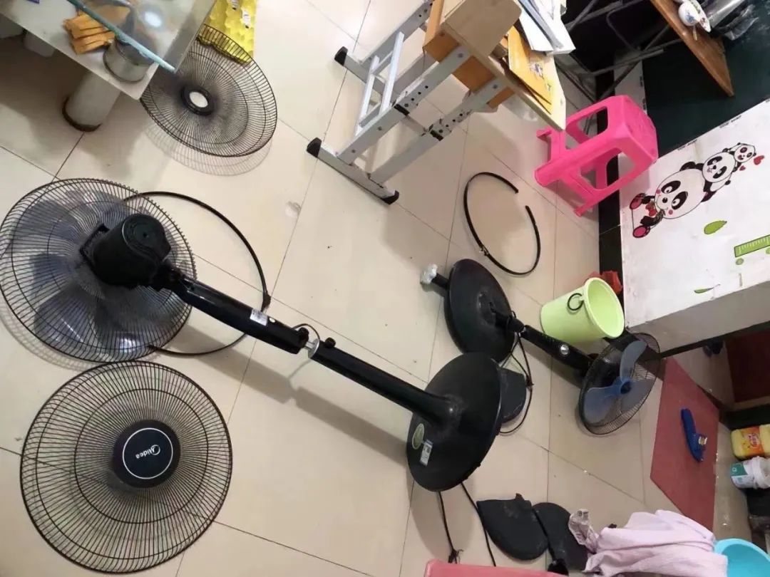 冬梅说，前夫常常在家里摔打东西