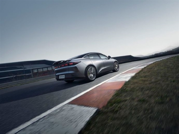 选它还是极氪007!极狐阿尔法S5开启预售:19.98万元起