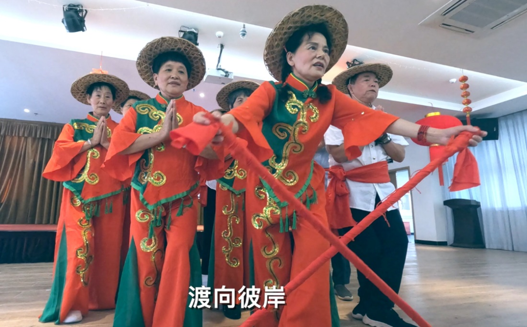 老人自编自演的节目