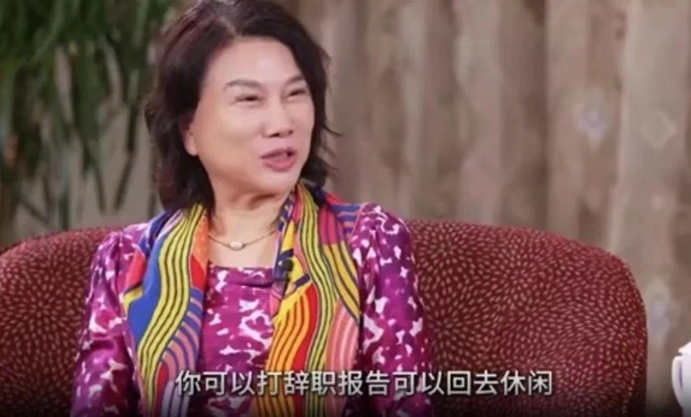 ▲在访谈中，董明珠分享了自己对休闲生活方式的看法。图/社交平台视频截图